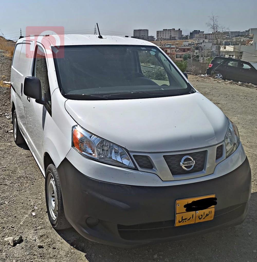 نيسان NV200